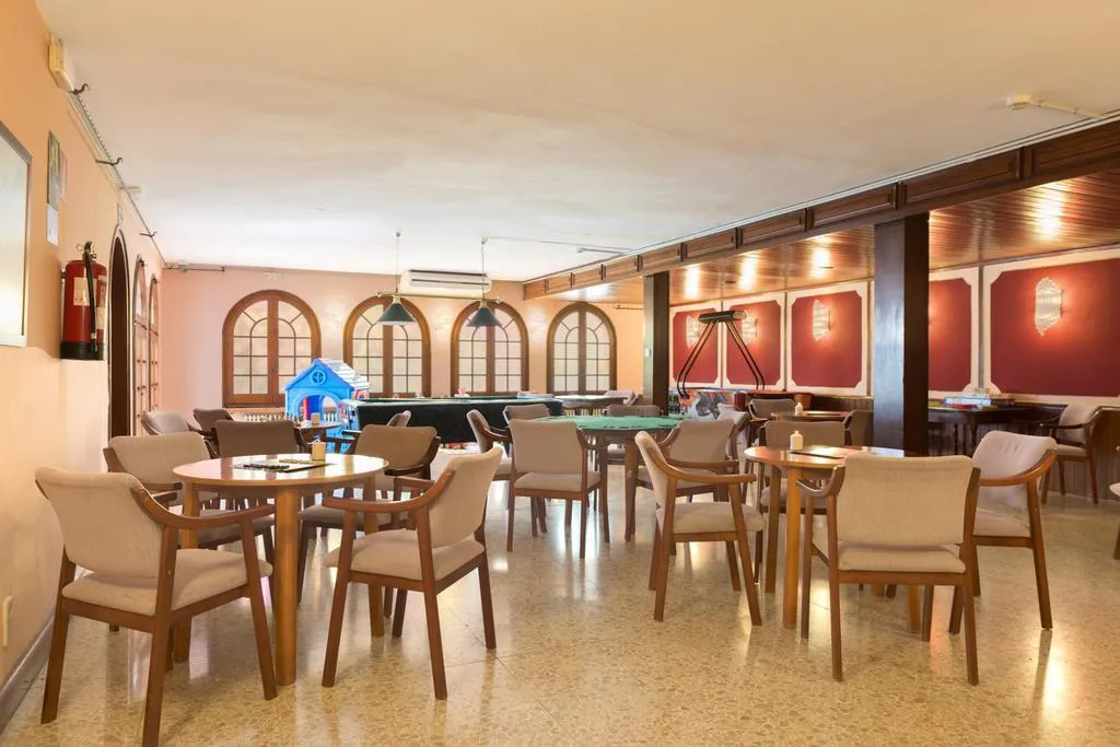 Sports and Entertainment, Vintage Hotel Mercedes, Costa Brava