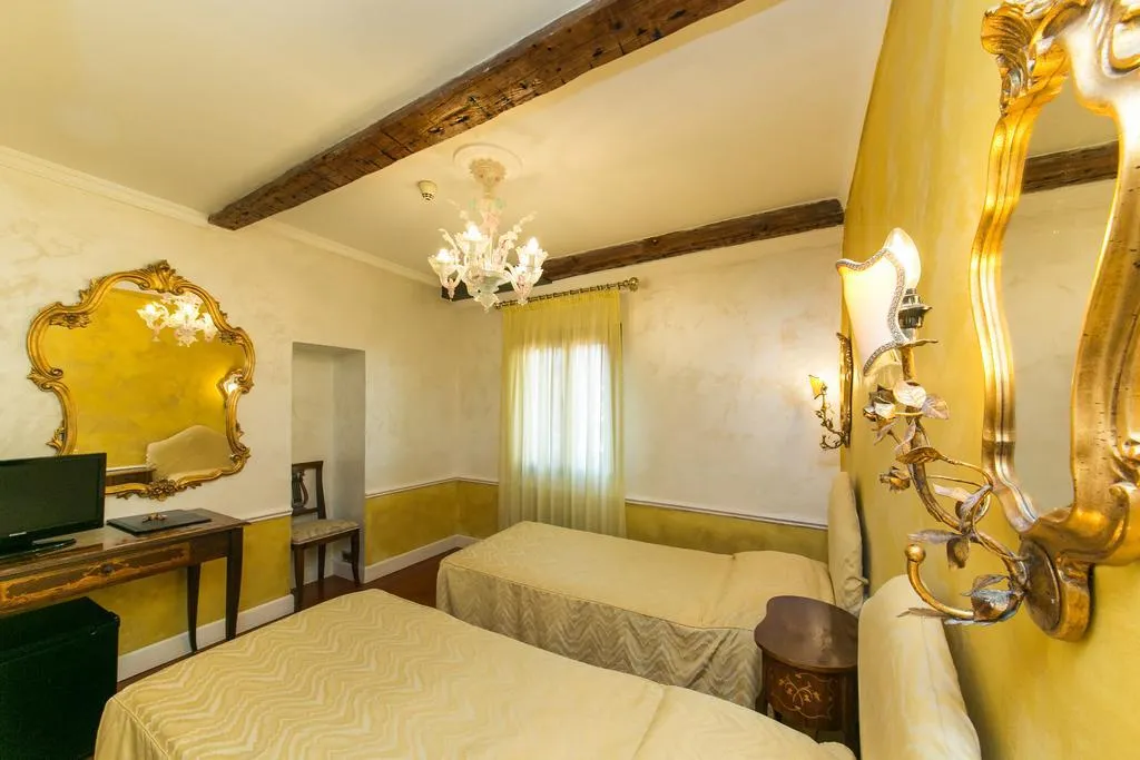 TWIN STANDARD Room, Pantalon, Venice