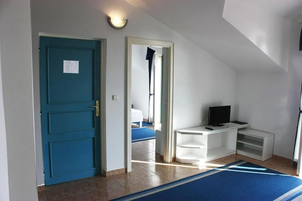 Room, Ivan, Split