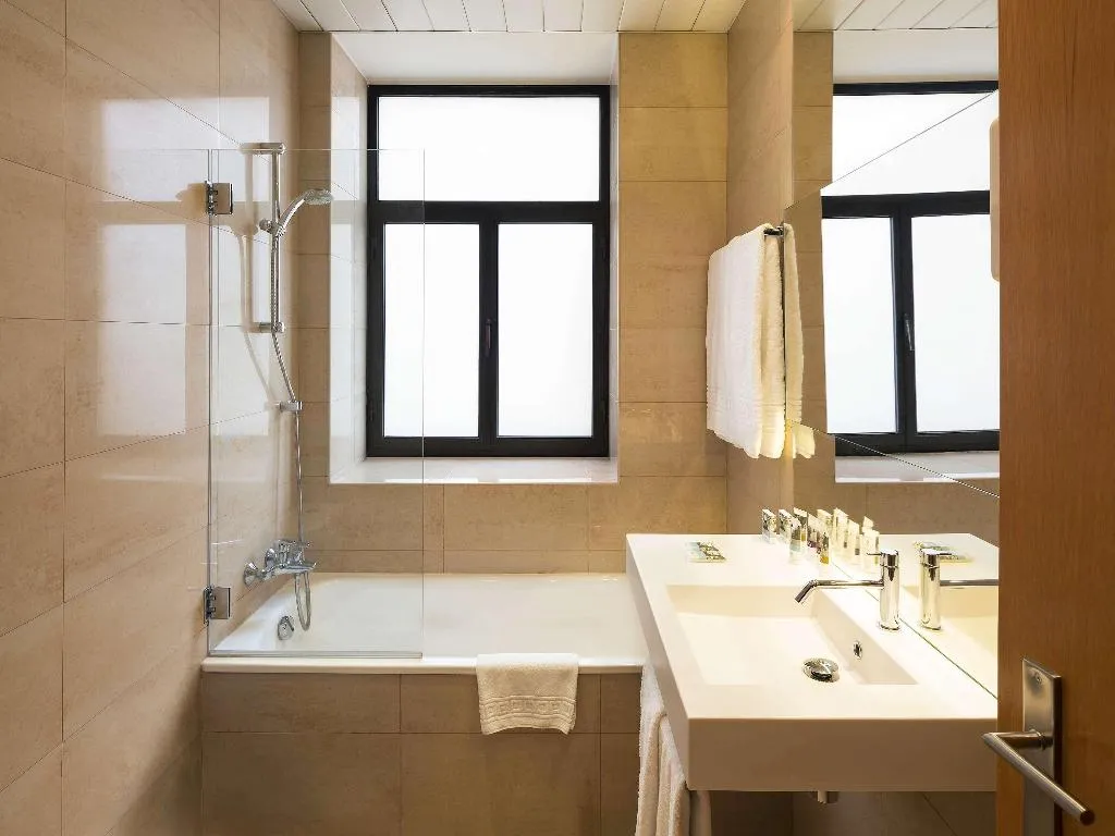 SUITE KING SIZE BED Room, Mercure Porto Centro Santa Catarina, Porto