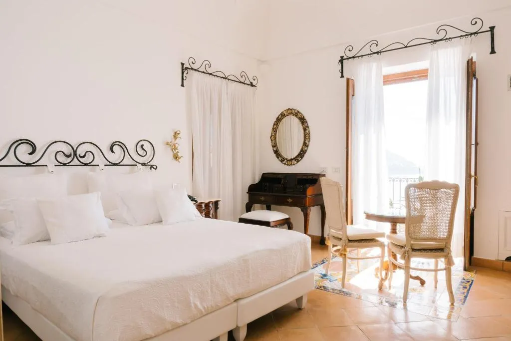 Double or Twin DELUXE KING BED Room, Villa Principe Giovanni, Naples