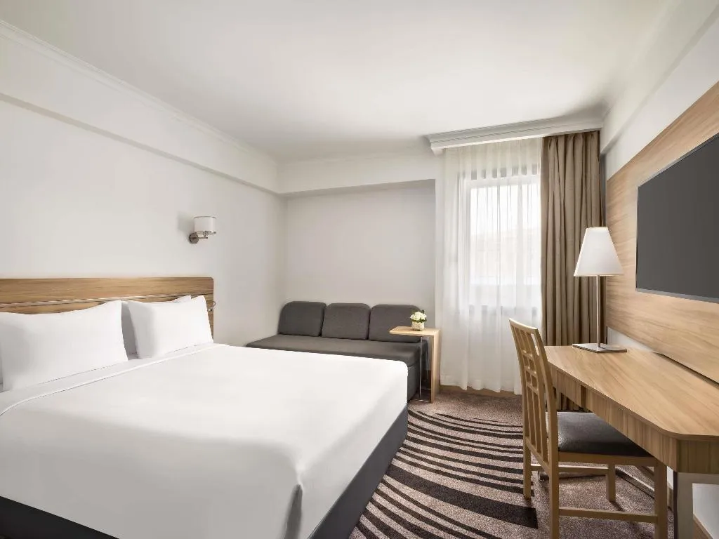 DOUBLE SUPERIOR POOL VIEW Room, Novotel Cairo Airport, Cairo