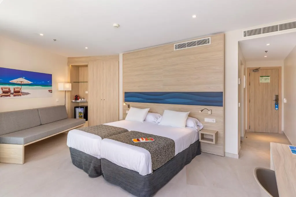 JUNIOR SUITE POOL VIEW Room, Samos, Majorca