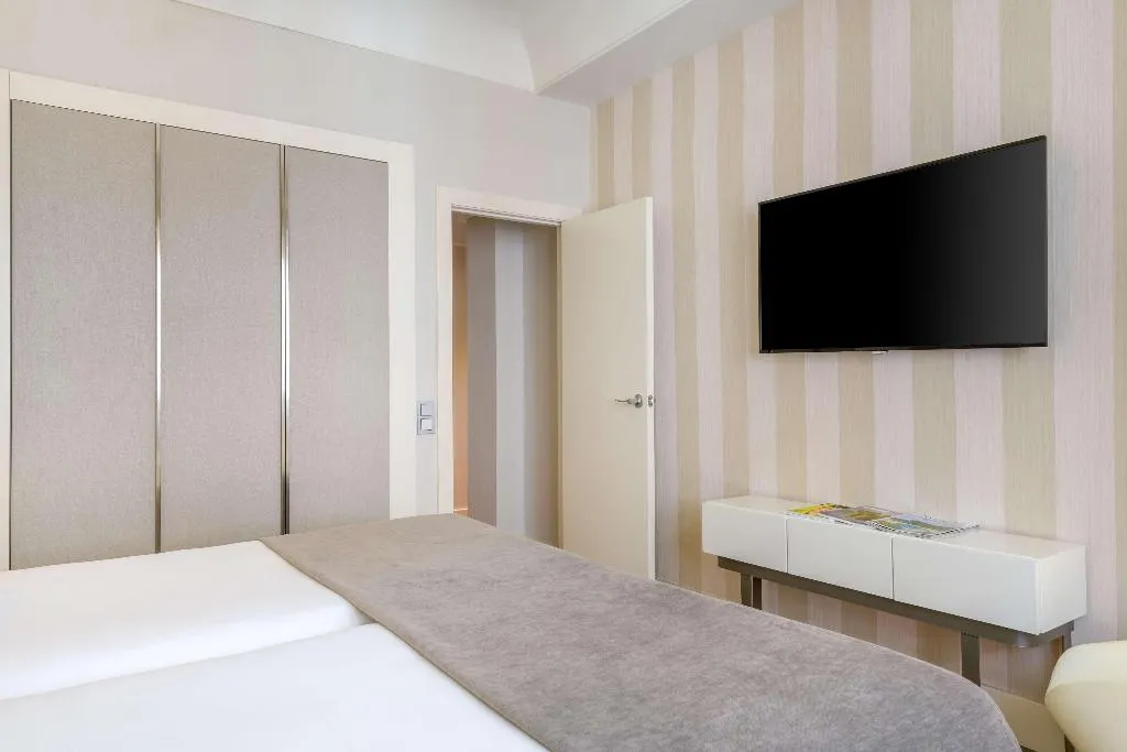 JUNIOR SUITE STANDARD Room, NH Collection Madrid Colón, Madrid