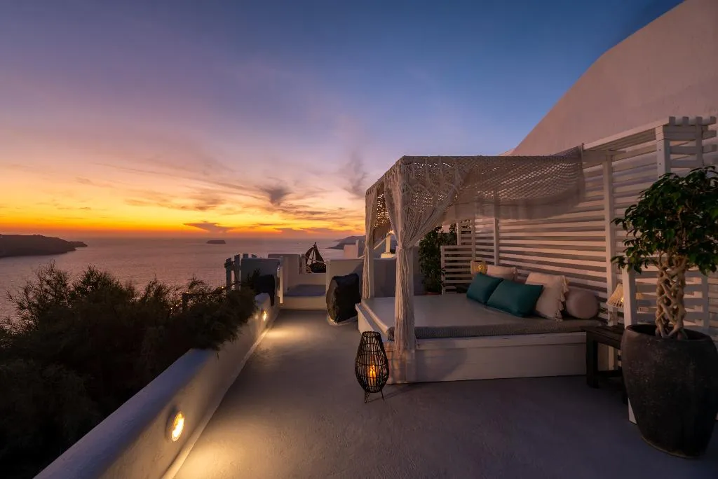 VILLA WITH PRIVATE POOL Room, Athermi Suites, Santorini