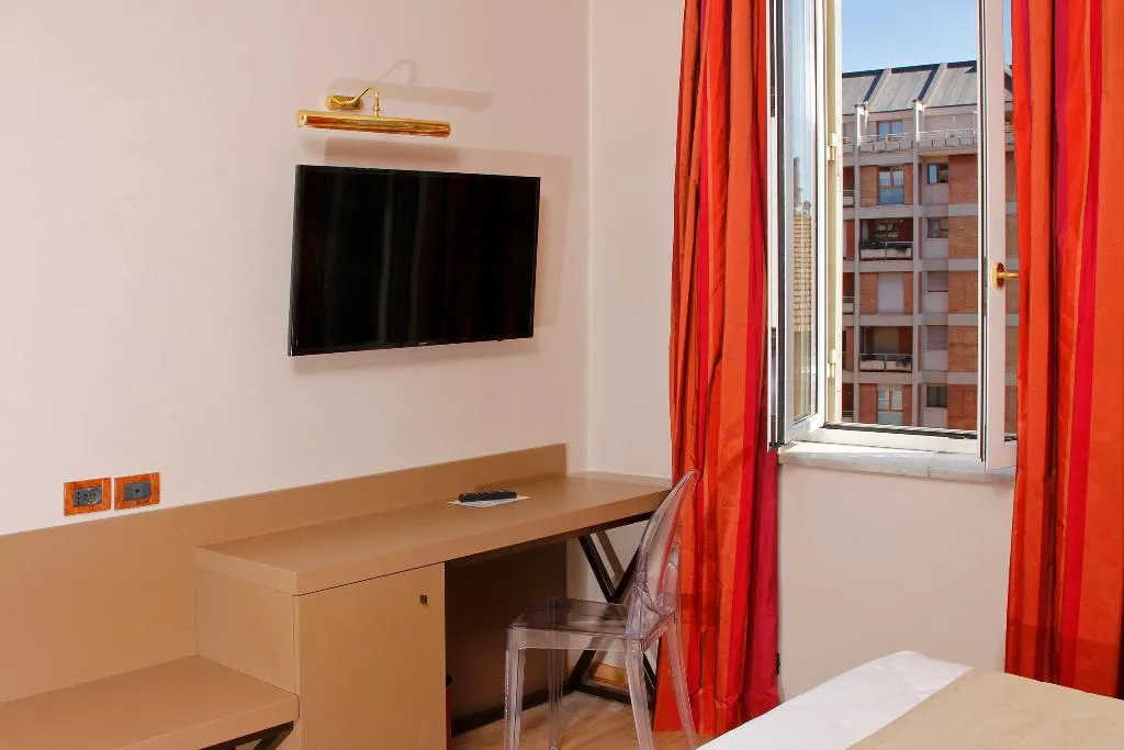 DOUBLE SUPERIOR Room, Hotel Arcangelo, Rome
