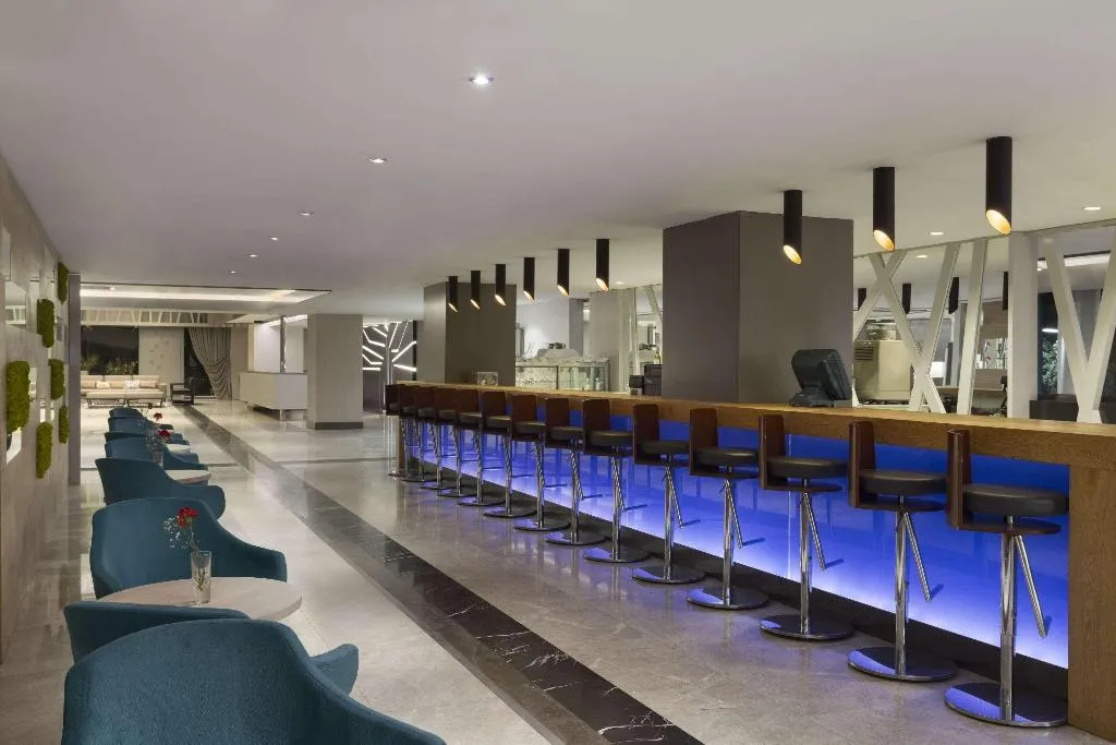 Bar, Ramada Hotel & Suites Kemalpasa Izmir, Izmir