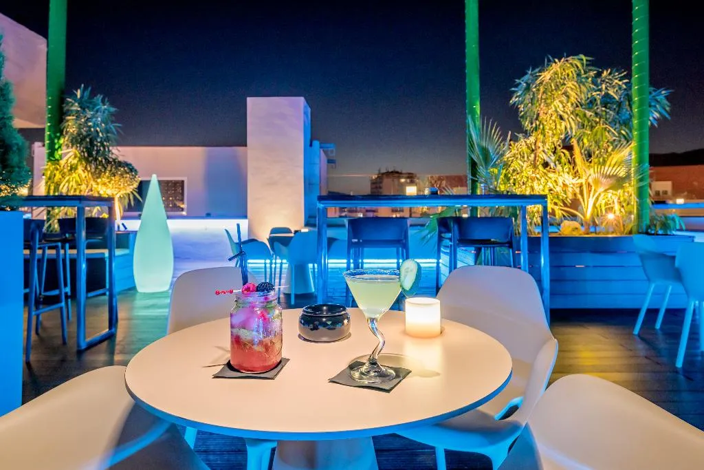 Terrace, Aparthotel Veramar, Costa Del Sol