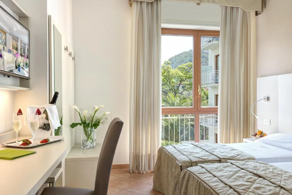 Double or Twin STANDARD Room, Caravel, Naples