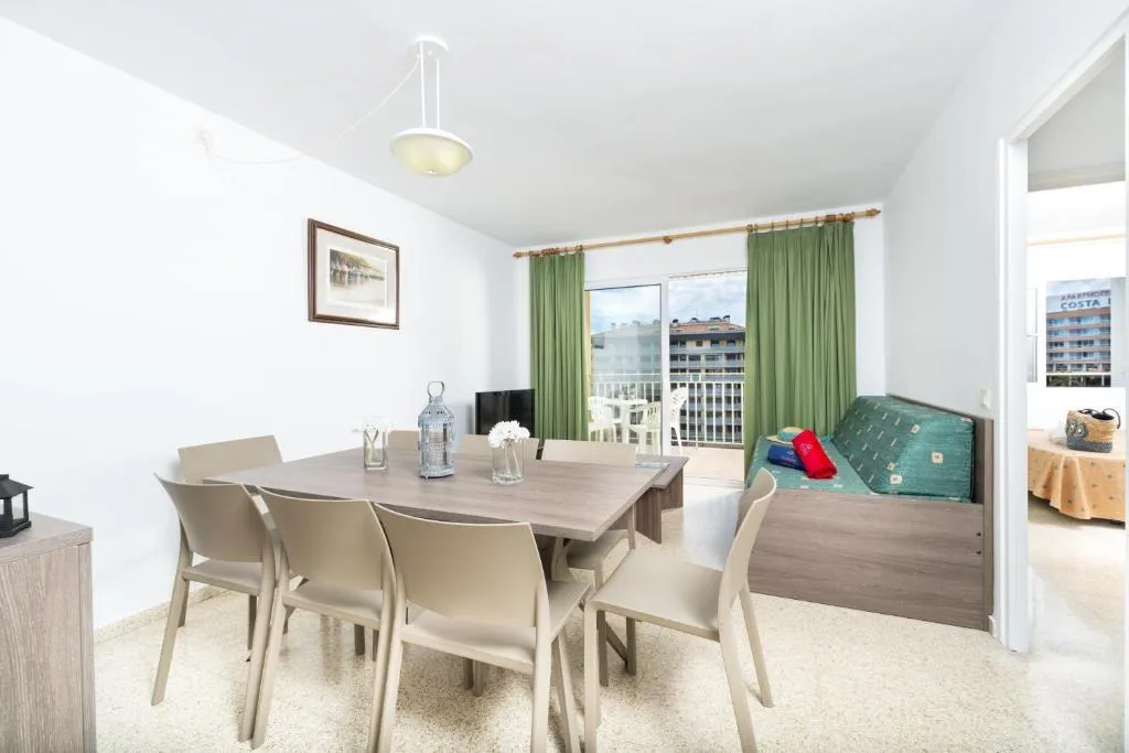 APARTMENT CAPACITY 8 THREE BEDROOMS Room, Apartaments Condado, Costa Brava