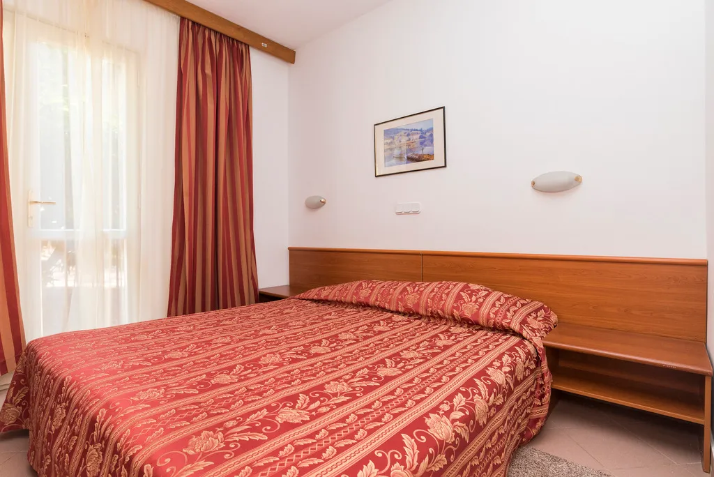 APARTMENT CAPACITY 5 Room, Apartments Polynesia Plava Laguna, Istria