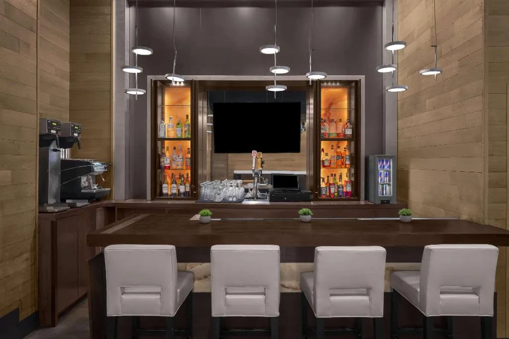 Bar, Cambria Suites Chelsea, New York