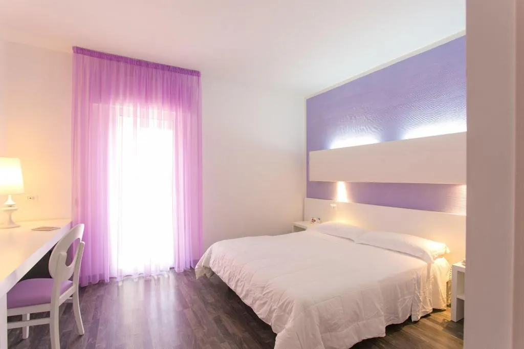 Room, Domingo, Venice