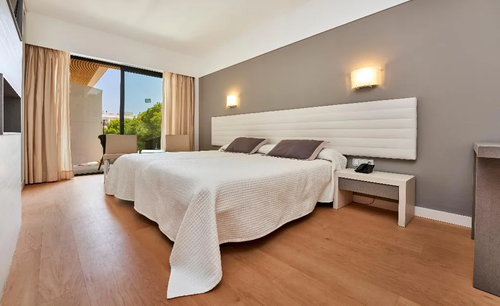 FAMILY ROOM WITH BALCONY Room, S'Entrador Playa, Majorca