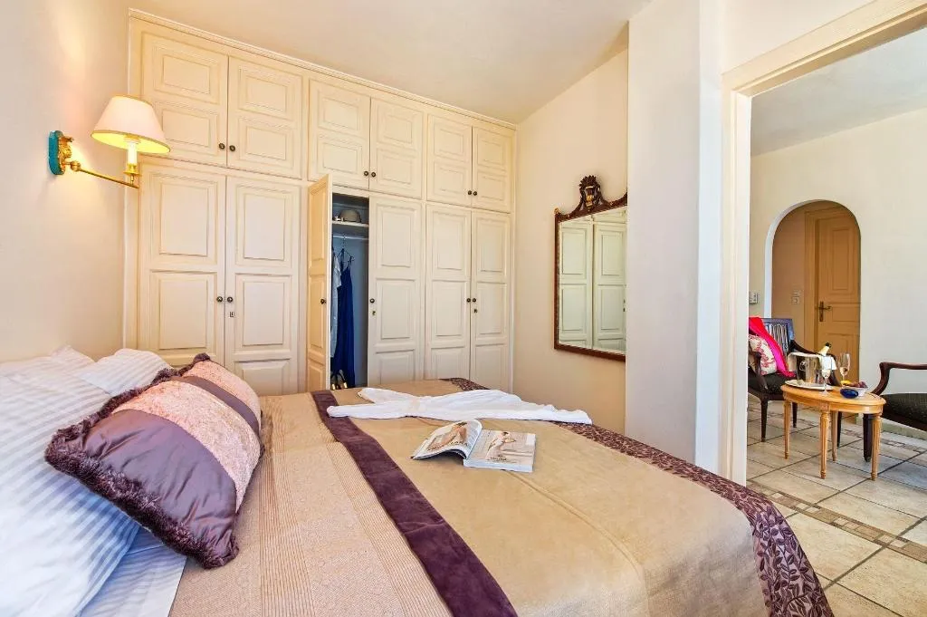 Room, Golden Grey Goose, Santorini