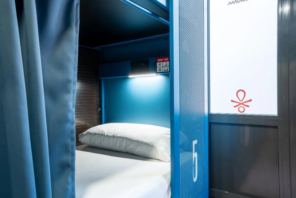 Room CAPACITY 8 Room, Malacuna Barcelona, Barcelona