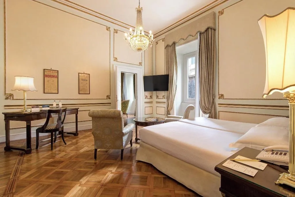 SUITE QUEEN SIZE BED Room, Hotel Quirinale, Rome