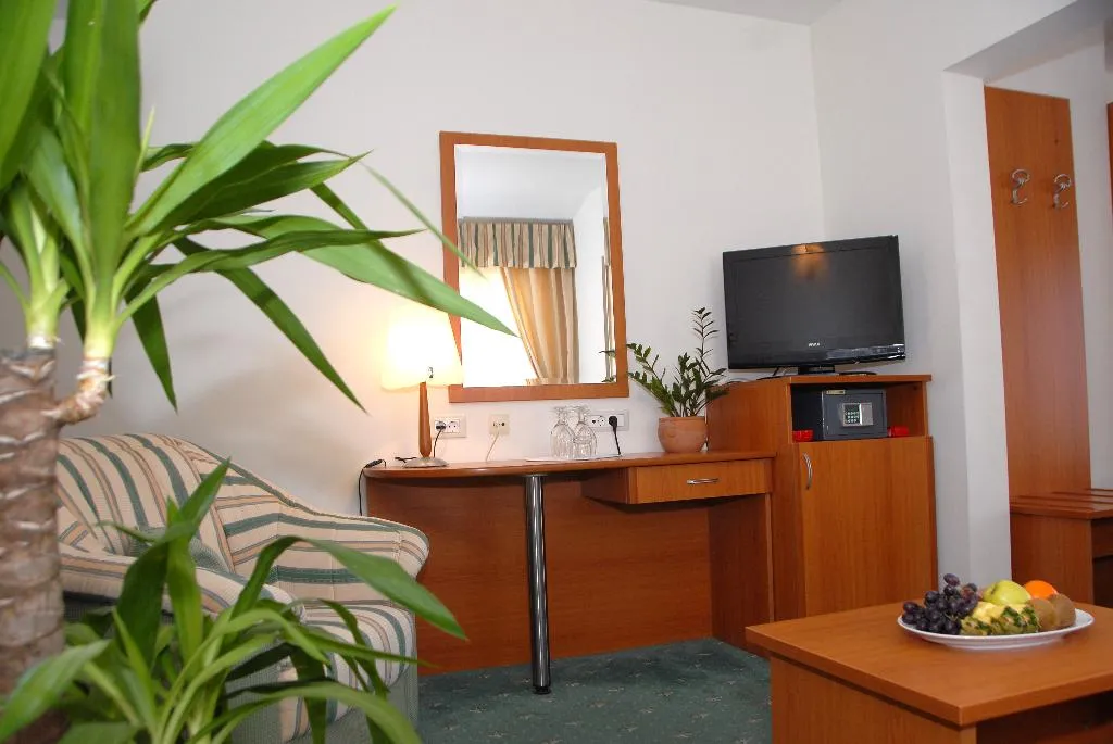 JUNIOR SUITE SEA VIEW WITH BALCONY Room, Hotel Rosina, Split