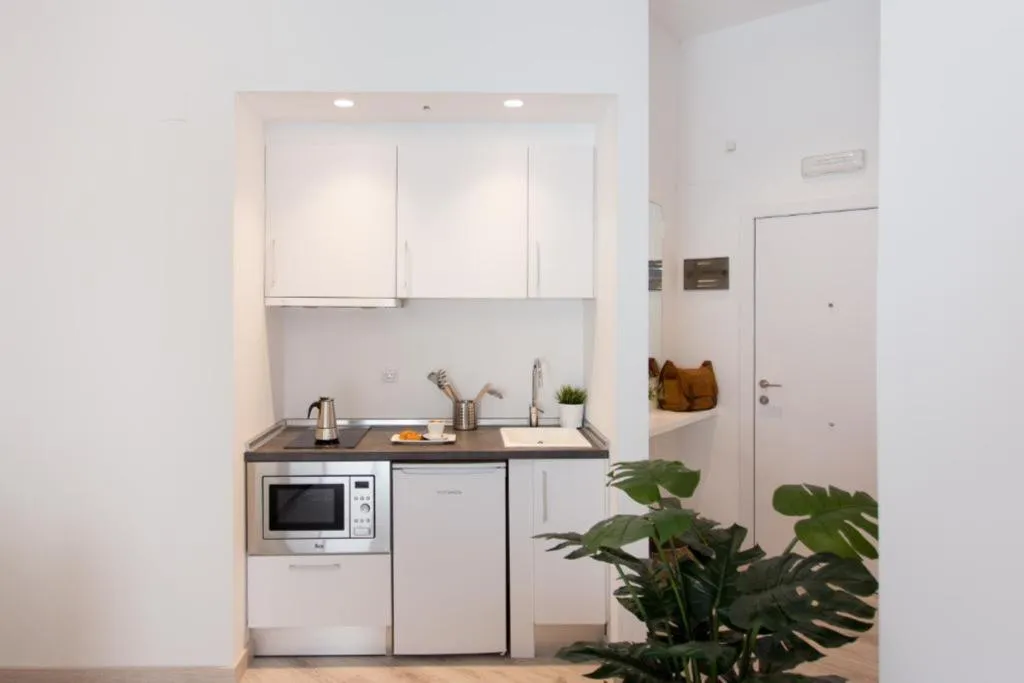 APARTMENT SUPERIOR WITH BALCONY Room, Apartamentos Wallace Valencia, Valencia
