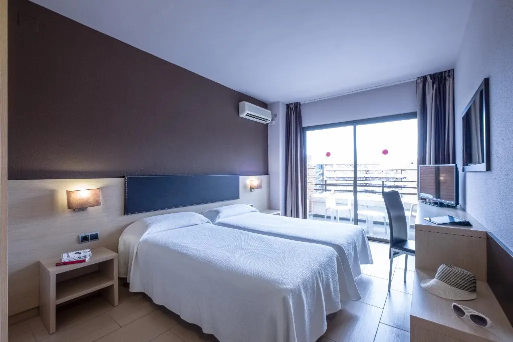Room, California Garden, Costa Dorada