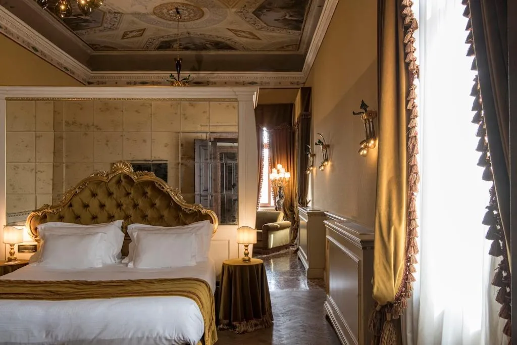 JUNIOR SUITE DELUXE Room, Nani Mocenigo Palace, Venice