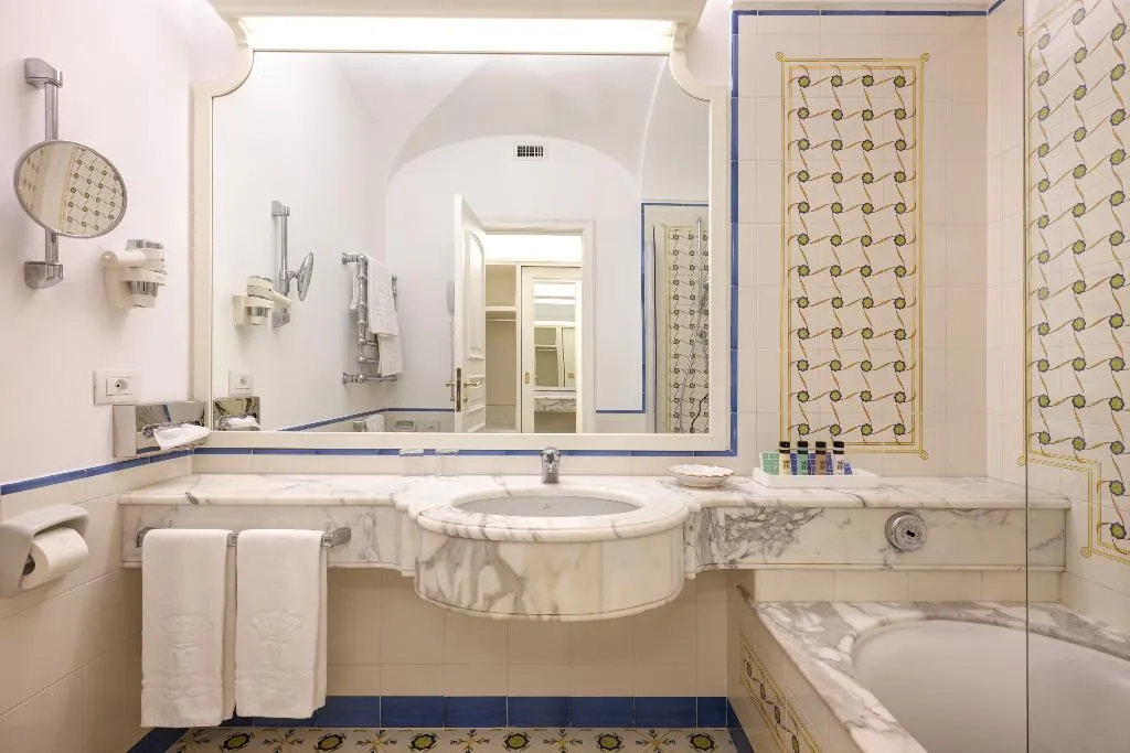 DOUBLE STANDARD Room, Grand Hotel Capodimonte, Naples
