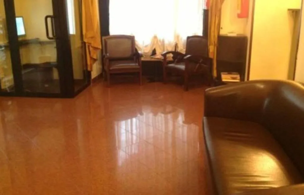 Lobby, California, Rome