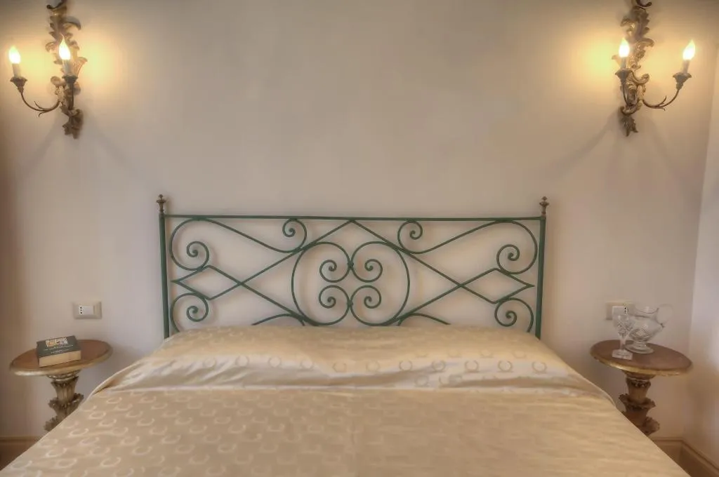 Room, Rome Charming Suites, Naples