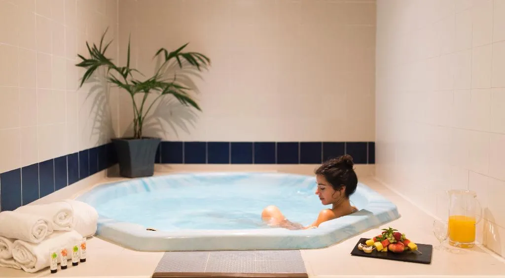 Sports and Entertainment, AzuLine Hotel Bergantin, Ibiza