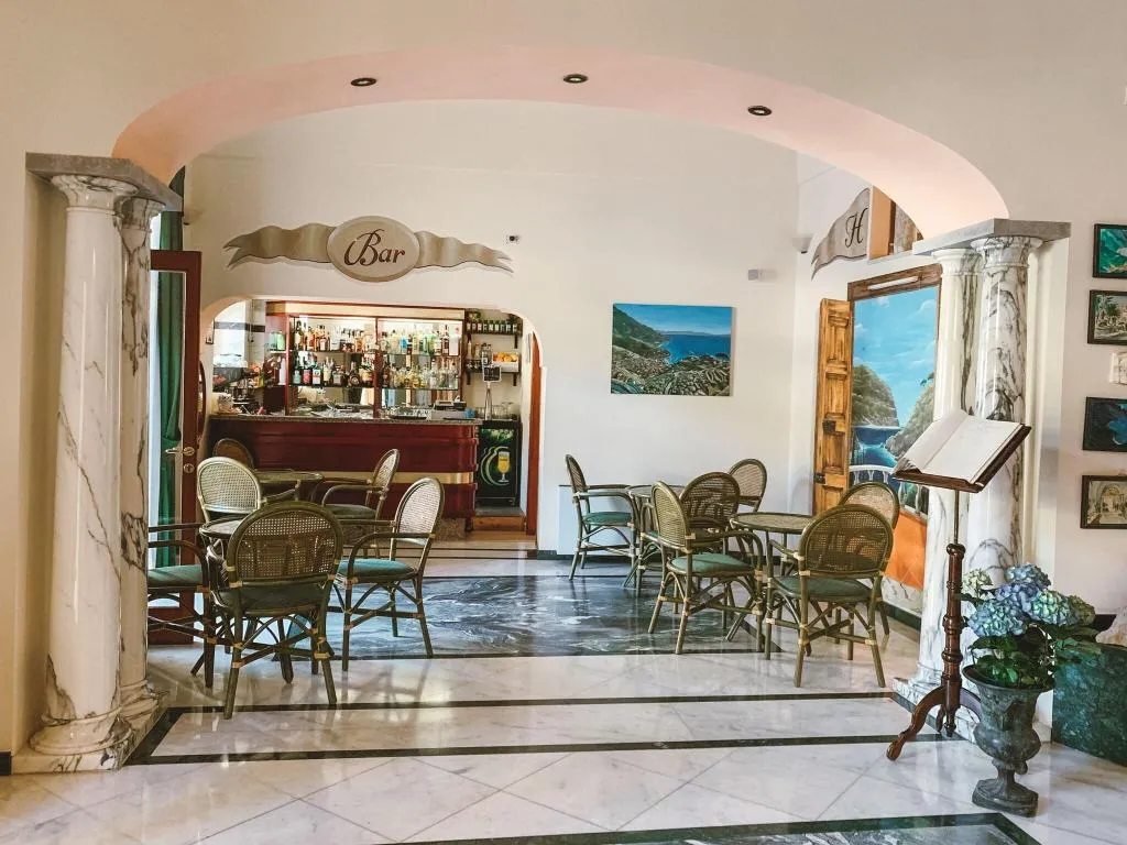 Lobby, Bonadies, Naples