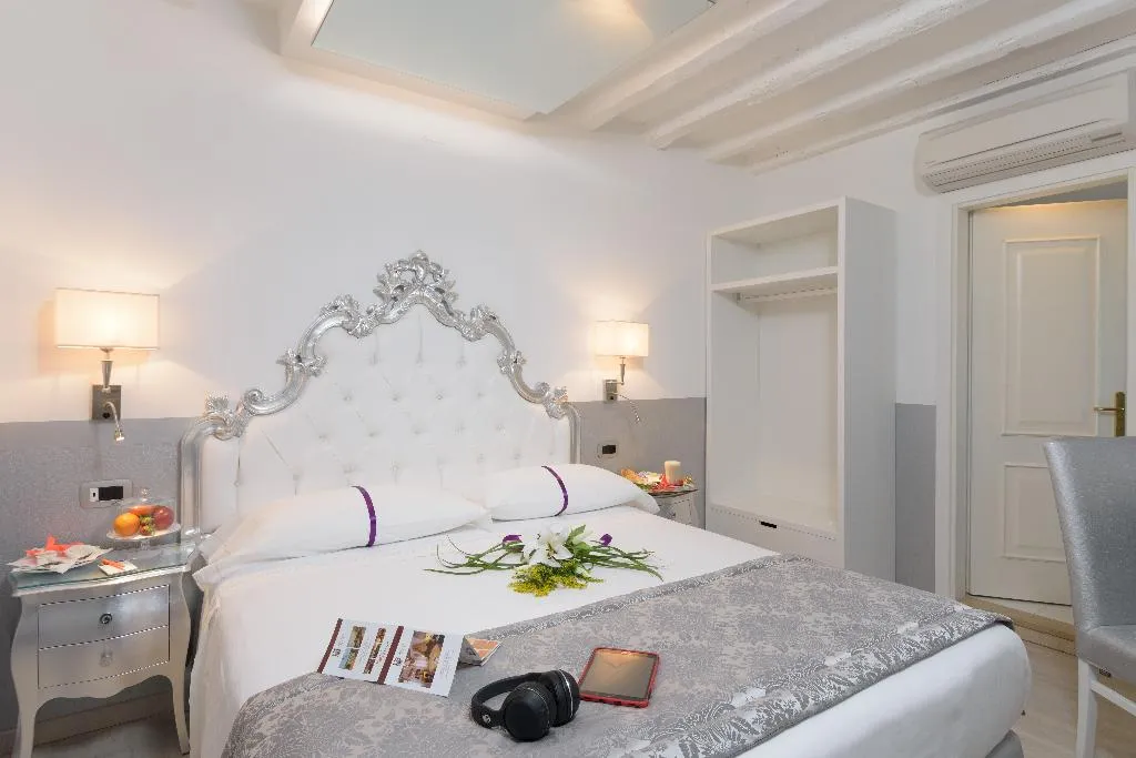 Double or Twin CLASSIC Room, UNA HOTELS Ala Venezia - Adults +16, Venice