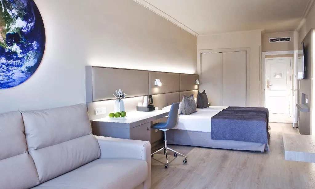 FAMILY ROOM DELUXE Room, Salles Hotel Pere IV, Barcelona
