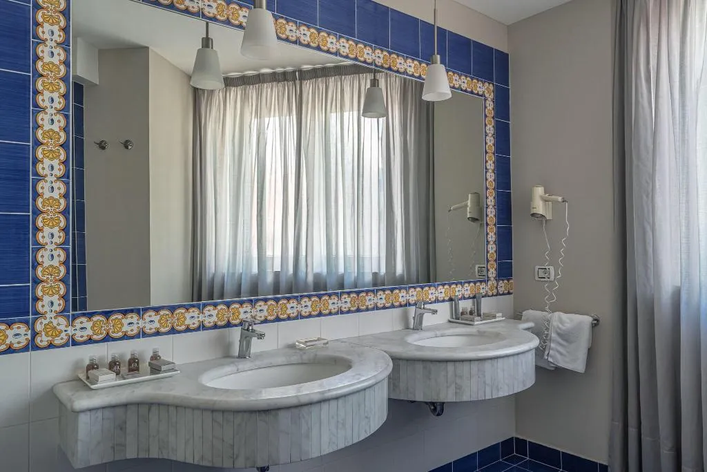JUNIOR SUITE GARDEN VIEW Room, Capri Hotel, Naples