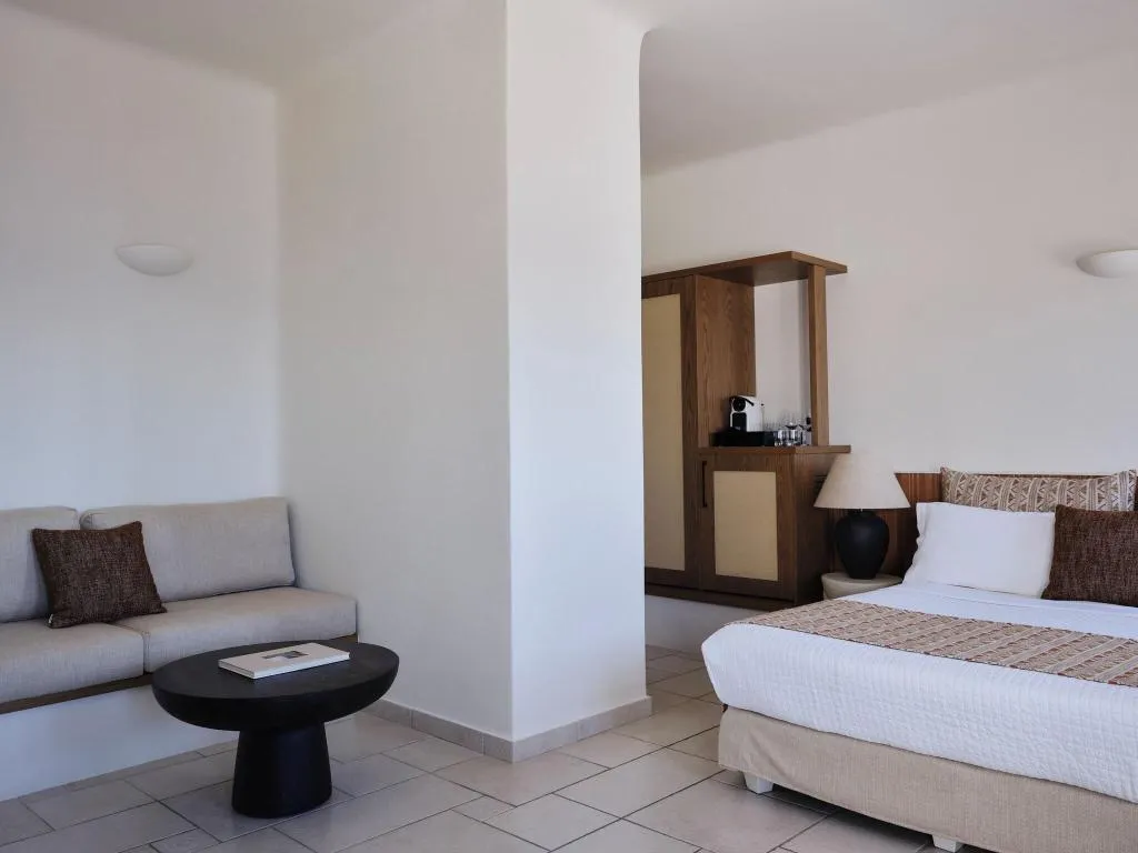 JUNIOR SUITE SUPERIOR WITH DOUBLE BED Room, San Antonio, Santorini