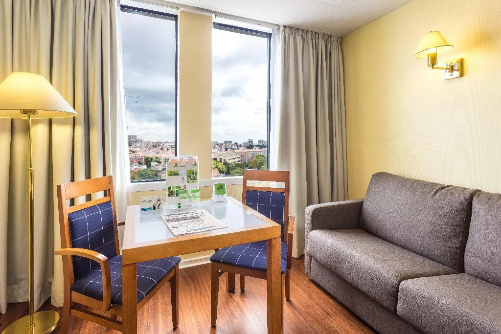 DOUBLE WITH DOUBLE BED Room, Holiday Inn Lisboa, Lisbon