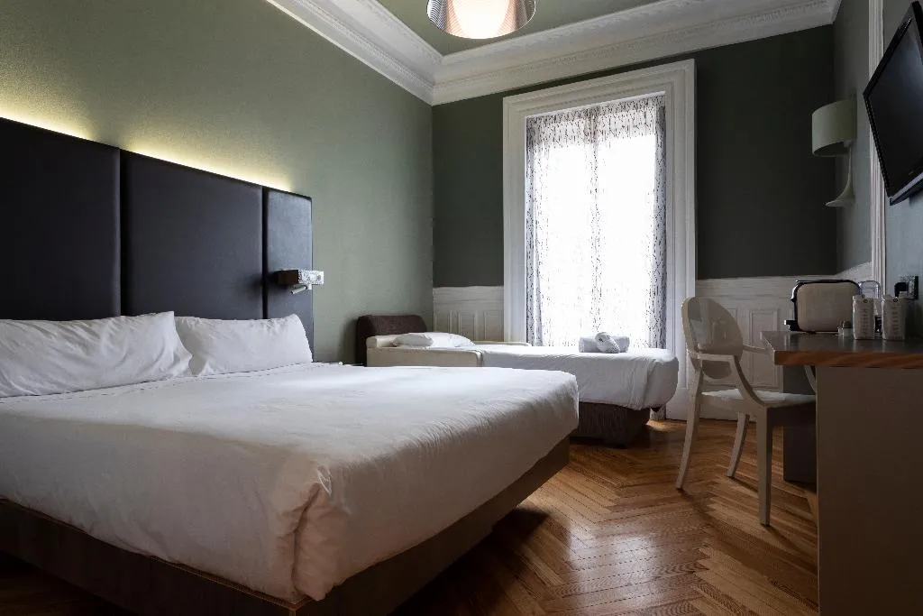 TRIPLE STANDARD Room, Petit Palace Lealtad Plaza, Madrid