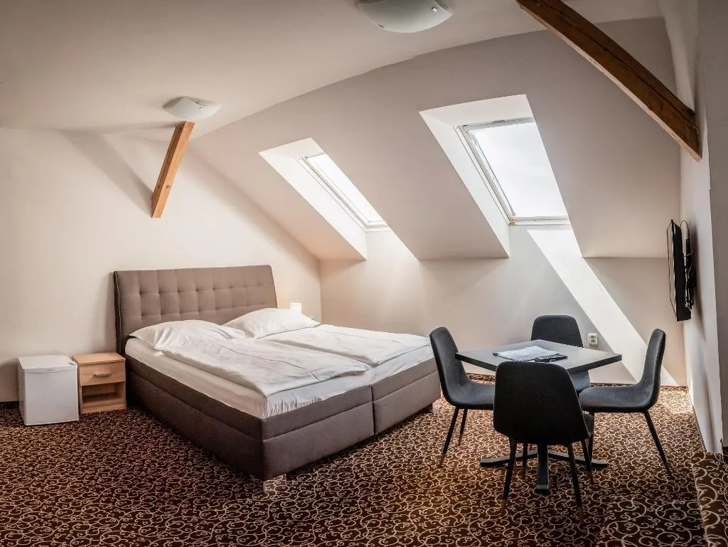 QUADRUPLE STANDARD Room, Brixen, Prague