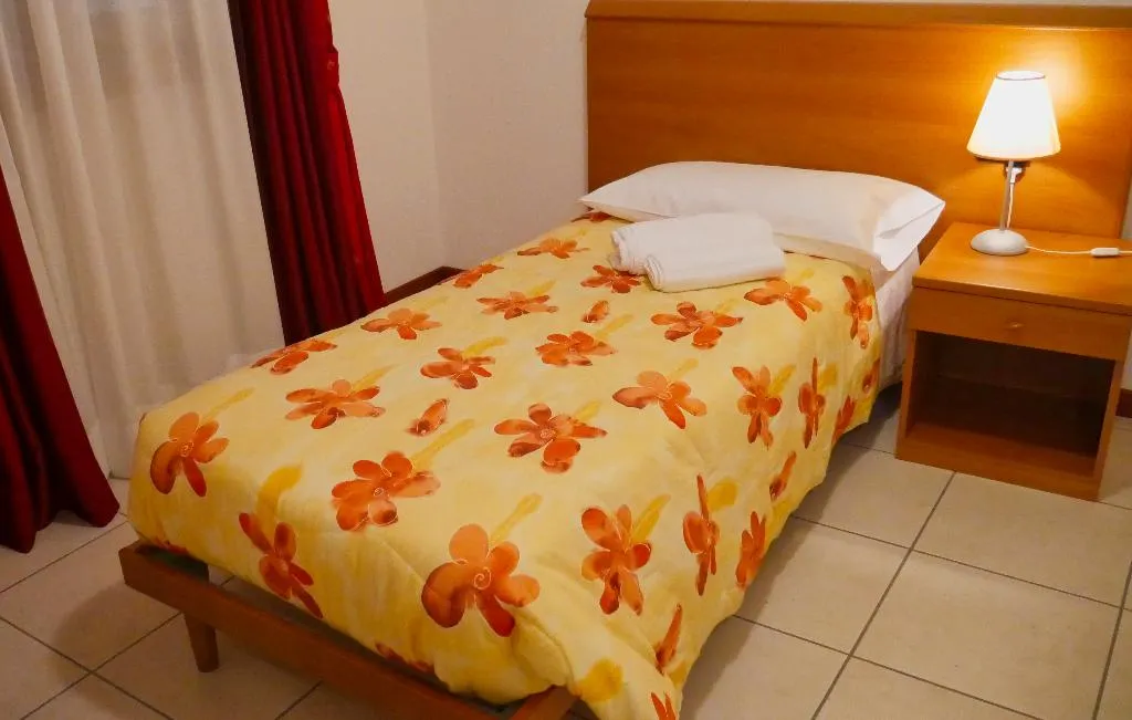 TRIPLE THREE BEDROOMS ONE BATHROOM Room, Hotel Vajont, Venice