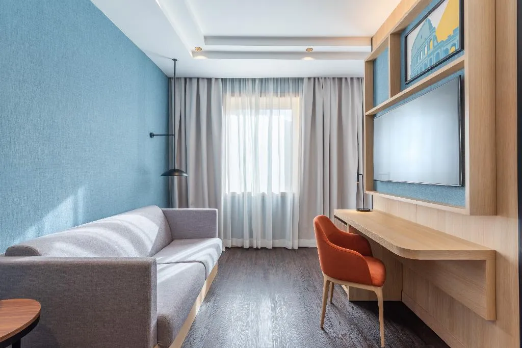 JUNIOR SUITE KING SIZE BED Room, Hilton Garden Inn Rome Colosseum, Rome