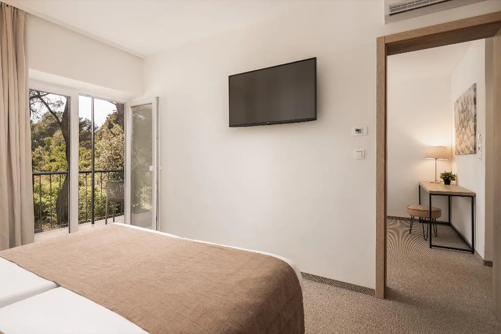 SUITE SUPERIOR WITH BALCONY Room, Aminess Senses Hvar Resort, Split