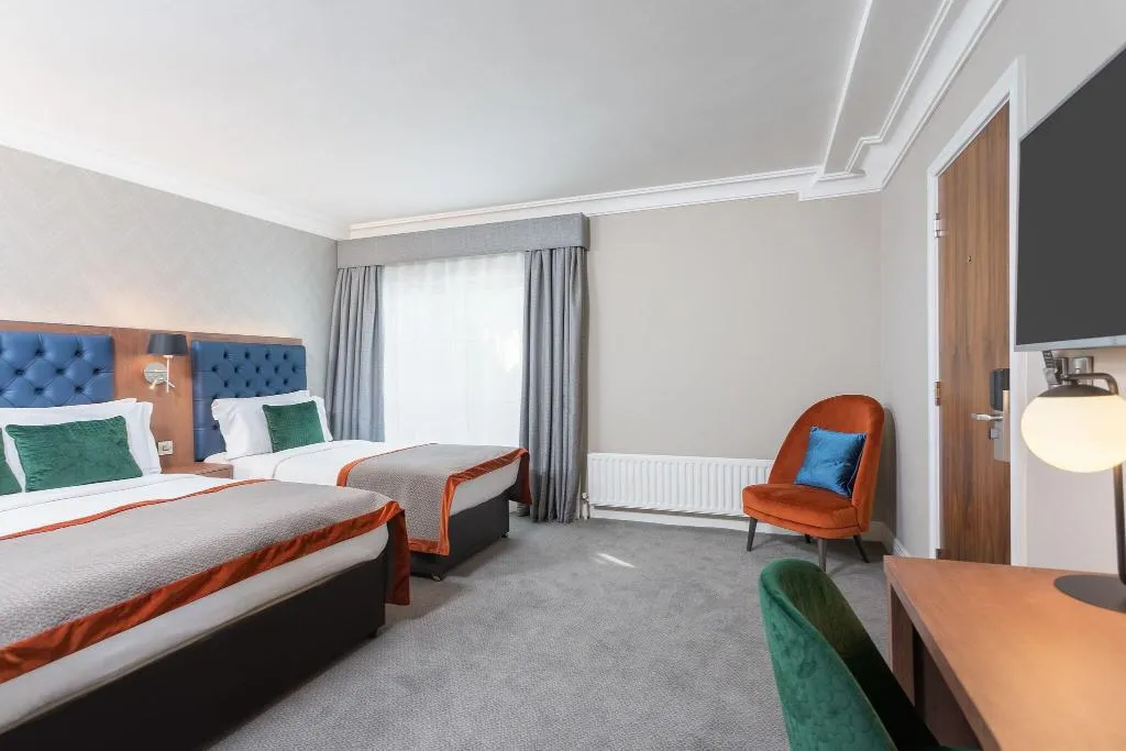 TRIPLE TWO BEDS Room, The Fleet Hotel, Dublin