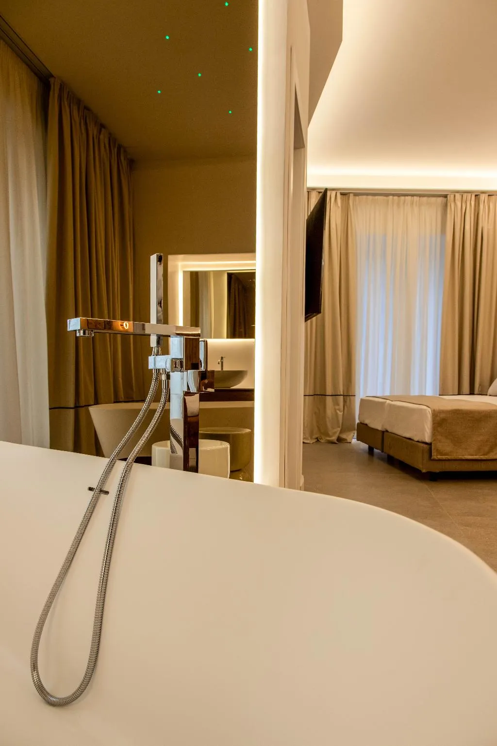 JUNIOR SUITE QUEEN SIZE BED Room, Mamalu - Corso Umberto 35, Naples