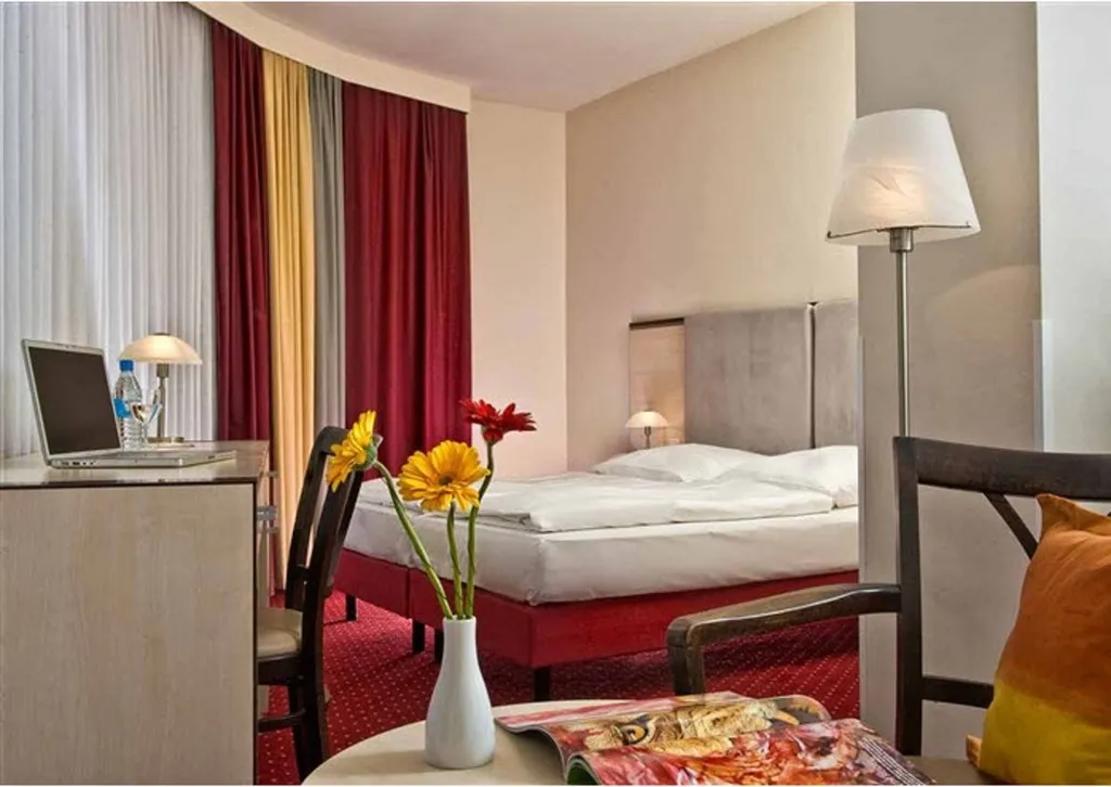 FAMILY ROOM STANDARD Room, Come Inn Berlin Kurfurstendamm Opera, Berlin