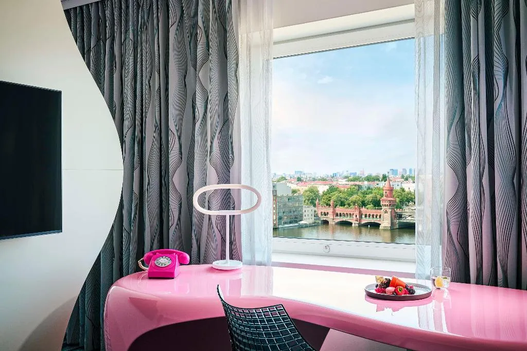 JUNIOR SUITE STANDARD Room, nhow Berlin, Berlin