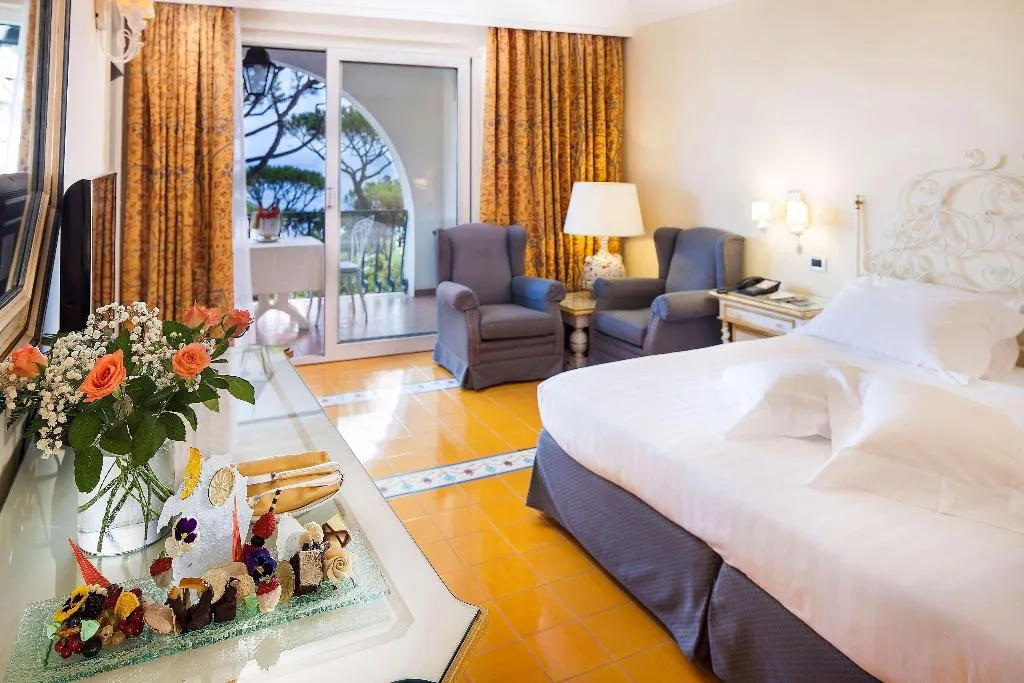 Room, Excelsior Belvedere Hotel & Spa, Naples