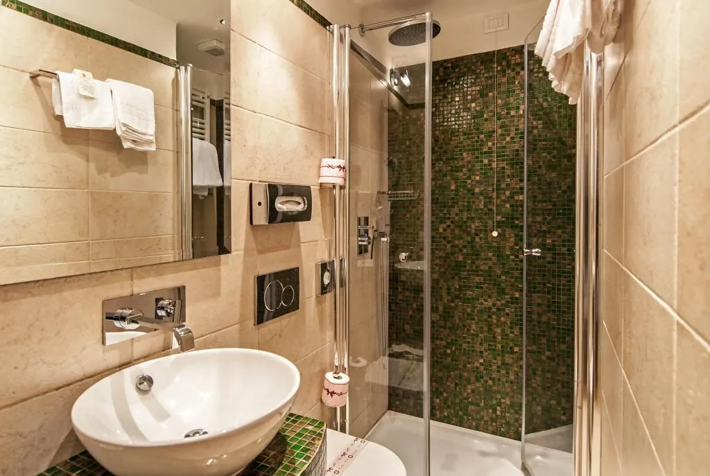 Room, Bel Sito e Berlino, Venice