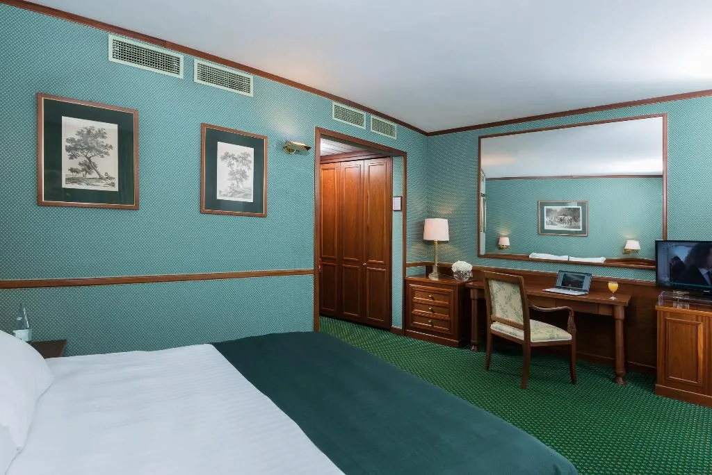 Double or Twin SUPERIOR Room, Leonardo Hotel Milan City Center, Milan