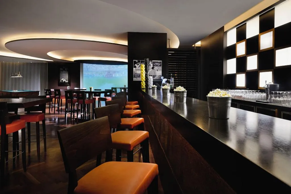 Bar, Movenpick Hotel Jumeirah Beach, Dubai