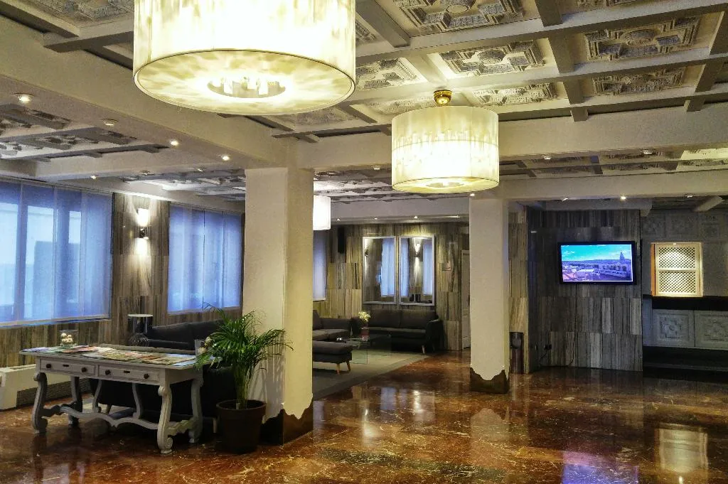Lobby, Carlos V, Madrid