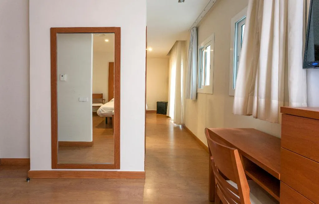 TRIPLE STANDARD Room, Hotel Blanes Horitzó by Pierre & Vacances, Costa Brava